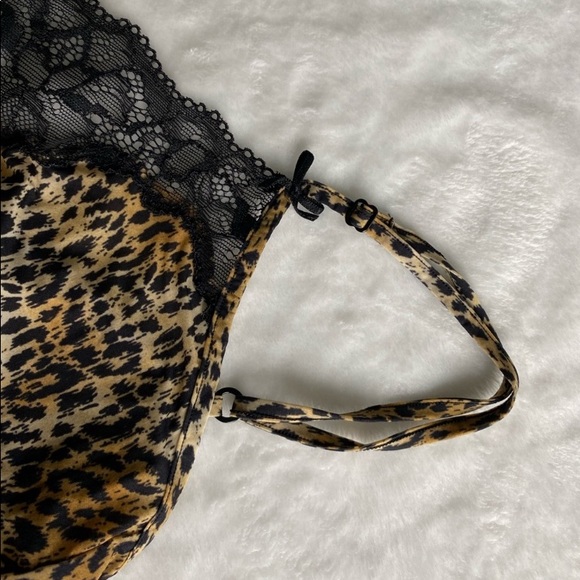 Victoria's Secret. Sexy Animal Print
Slip Dress. Size M - Picture 2 of 11